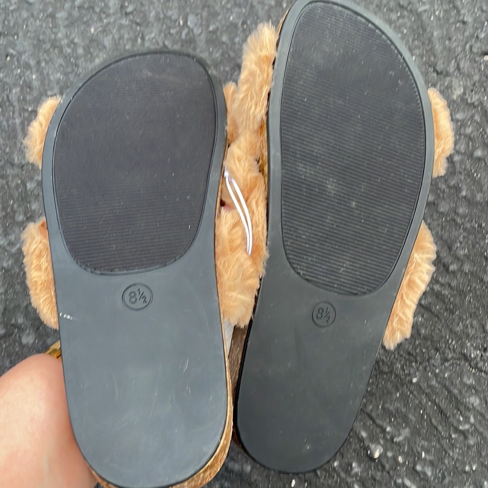 Women's Bella  Fur Crossband Footbed Cozy Sandal - Picture 8 of 8